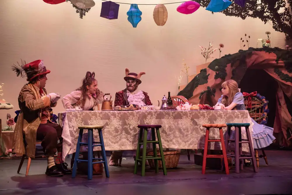 Alice in Wonderland: production photo 8