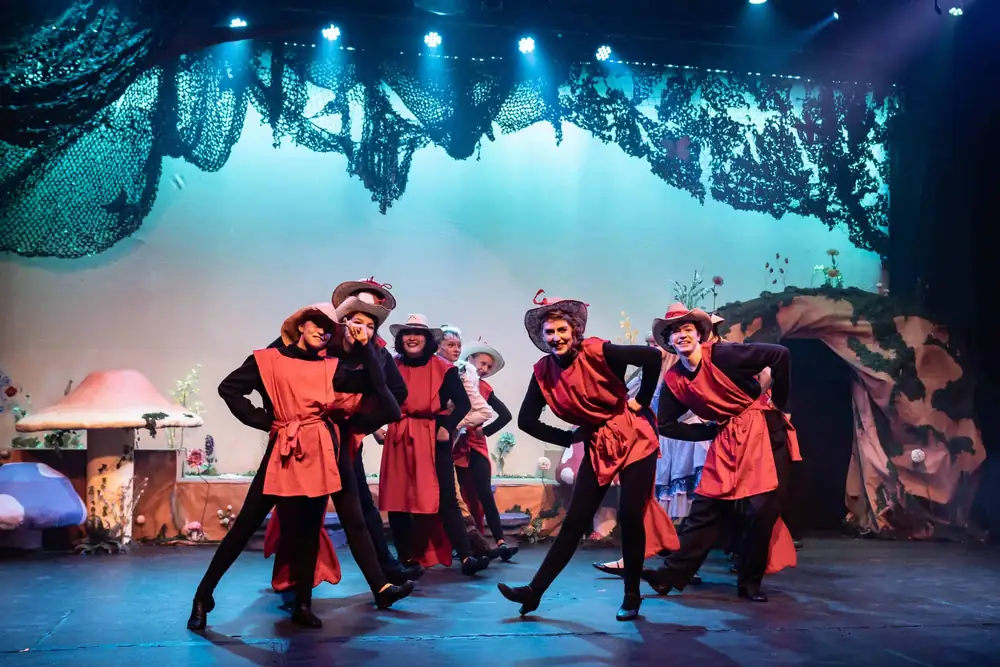 Alice in Wonderland: production photo 10