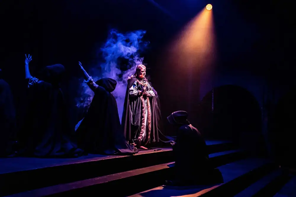 Beauty and the Beast: production photo 6