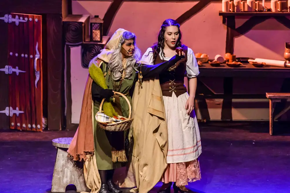 Snow White: production photo 10