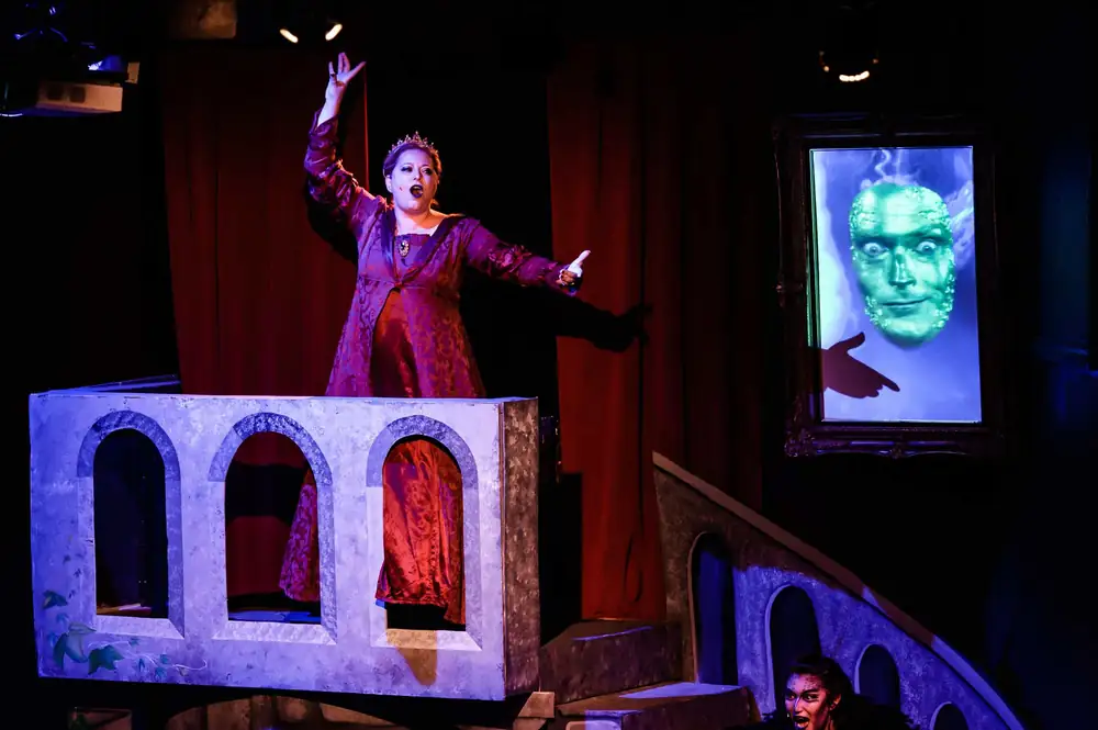 Snow White: production photo 11